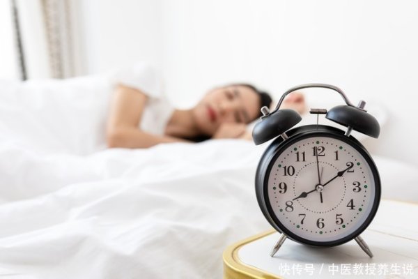 投牛策略 医生发现：人每天少熬一点夜，失眠的发作风险或会降低？